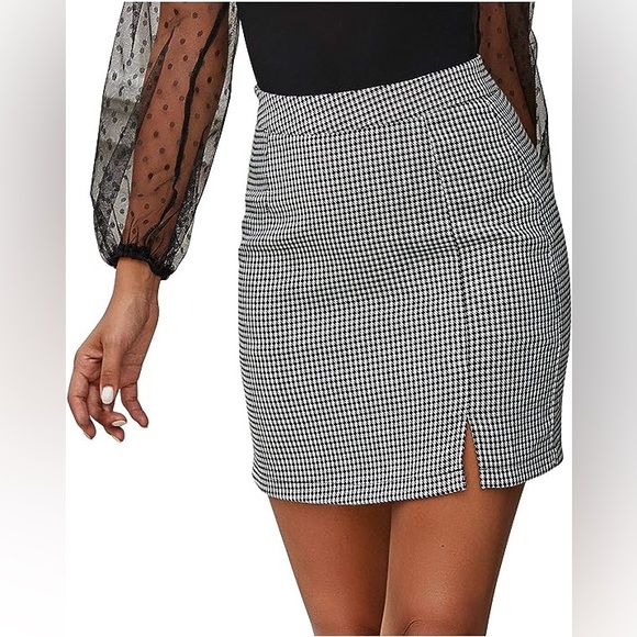 FREE in a bundle. Houndstooth mini skirt zip back JOLT perfect fall wardrobe - Picture 1 of 13